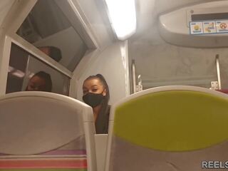 Oekra�se toerist krijgt geneukt op de trein door 2 vreemden: spuiten op de platform en bij de hotel!