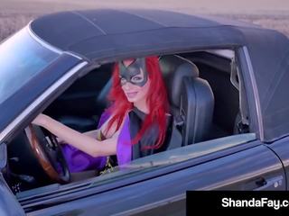 Rondborstig batgirl shanda fay zuigt prik roadside: gratis xxx klem e5