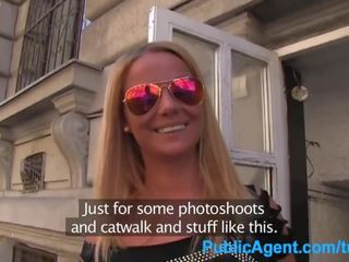 Публичен агент inviting блондинки майната а фалшив modelling агент за пари в брой